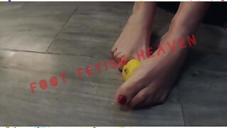 !!! HOT!!! foot fetish - lemon squeeze teser
