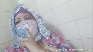 Real Arab عرب وقحة كس Mom Sins In Hijab By Squirting Her Muslim Honeypot On Webcam ARABE RELIGIOUS SEX